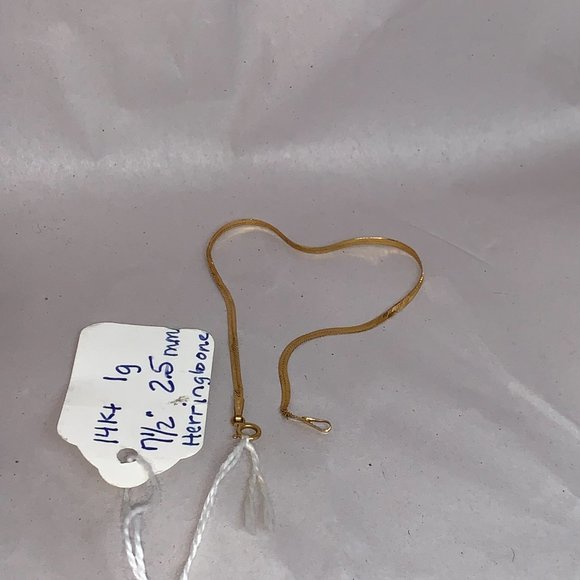 7 1/2 long 14 Kt Gold Herringbone Bracelet - Picture 8 of 10